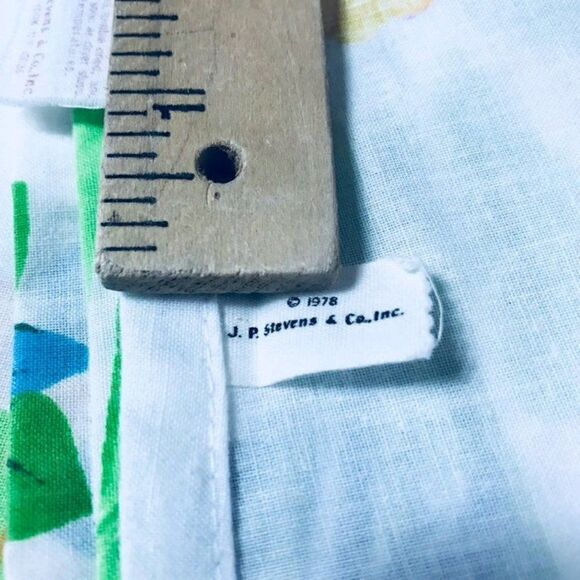 J.P. Stevens Floral Flat Sheet 64” X 105” - Picture 5 of 6